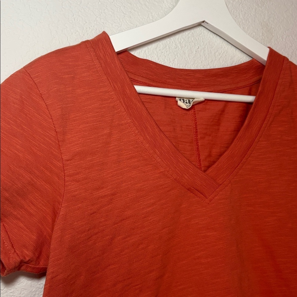 PACT 100% Organic Cotton Short Sleeve V-Neck Tee orange small - Picture 3 of 4